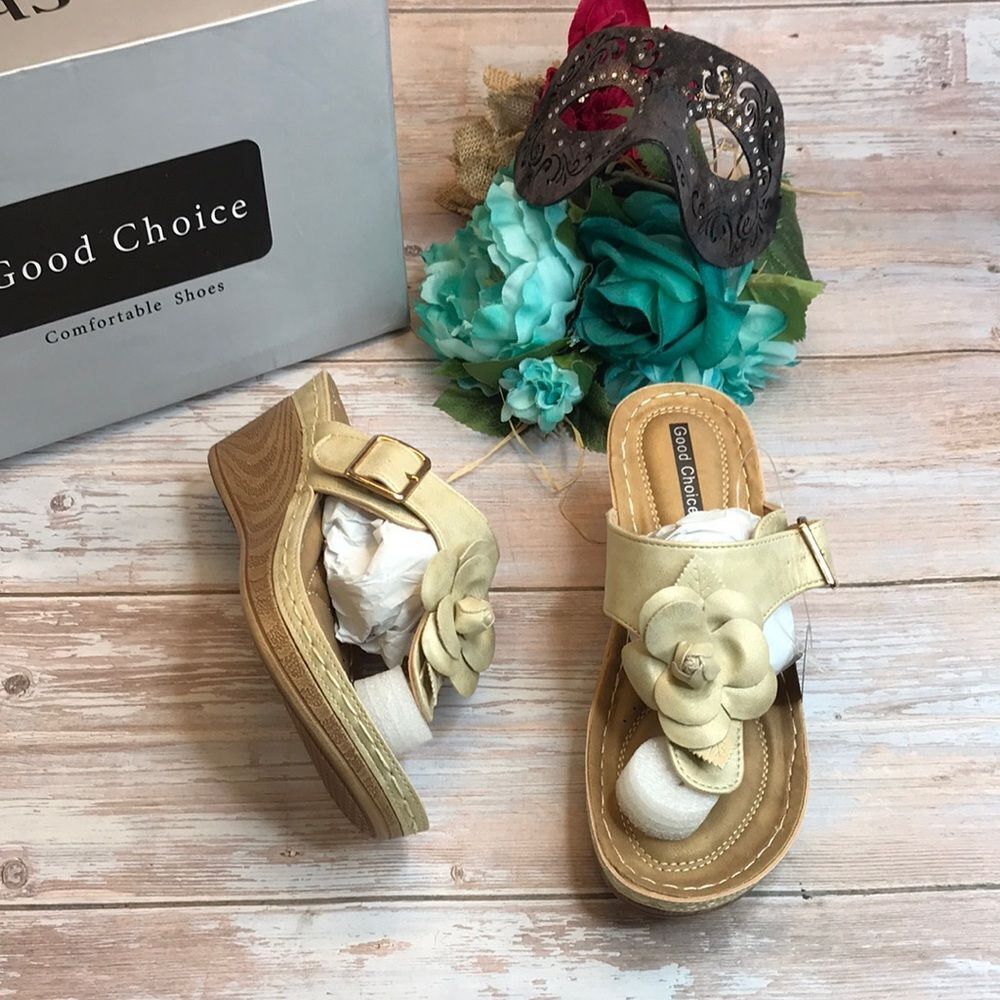 GOOD CHOICE Gold Flora Wedge Sandal